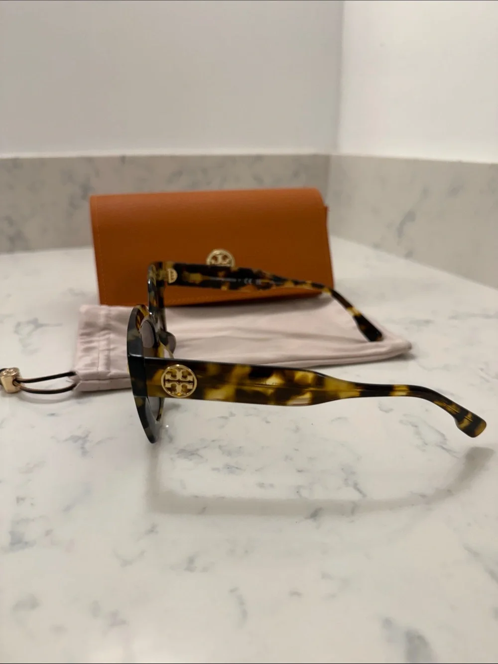 Tory Burch Miller Pushed Square Tortoiseshell Sunglasses with Orange Case - Picture 2 of 6